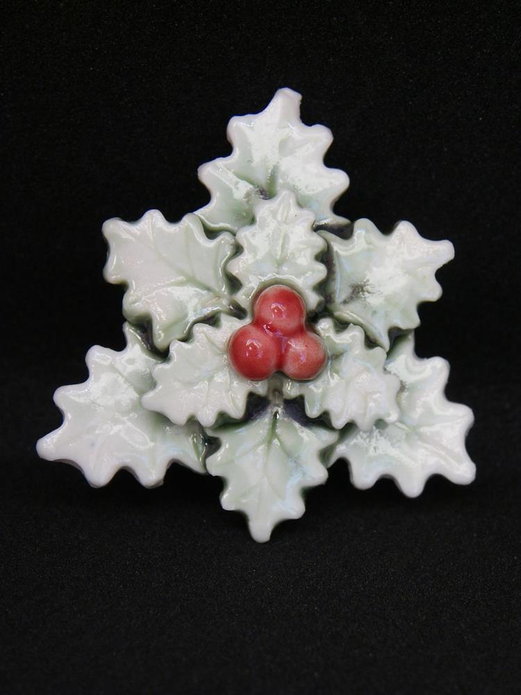 Holly pendant avaialable also as brooch,
Porcelain.