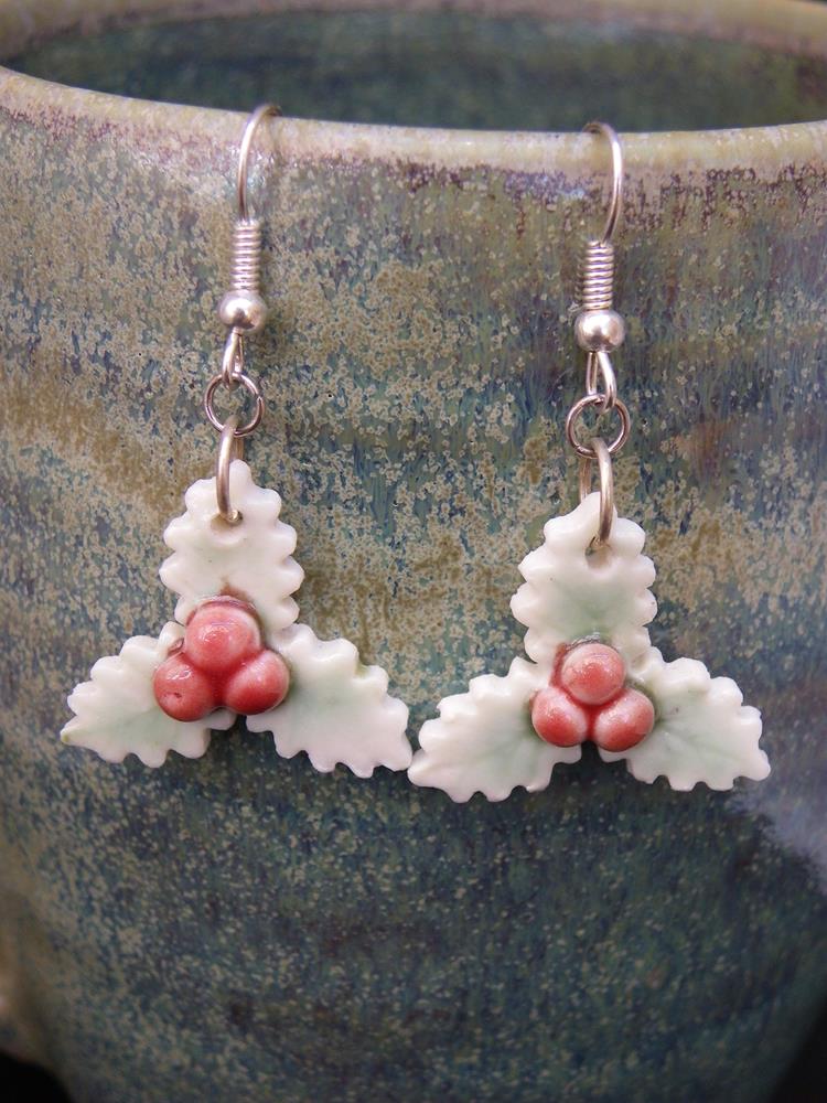 Holly earrings
Porcelain,