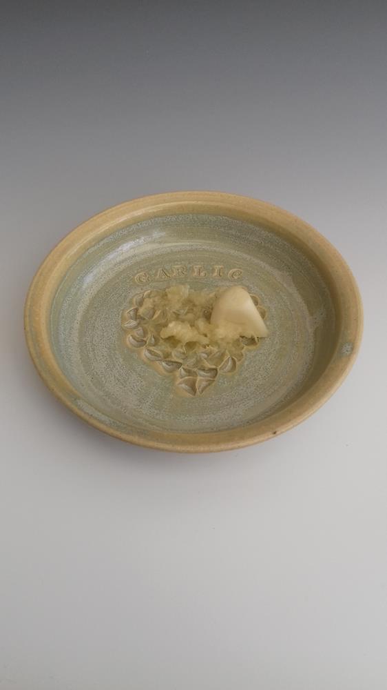 Love Garlic
Crushing / Mincing dish
Stoneware. On Etsy.